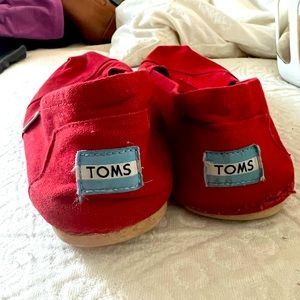 Men’s size 11 red classic alpargarta